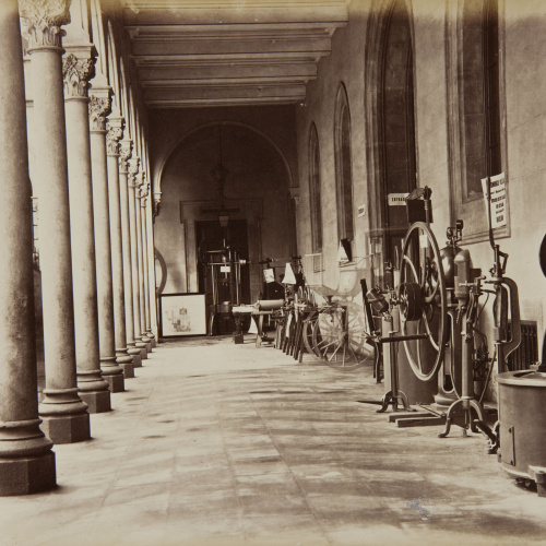 image for: Joan Martí  - Patio lateral Este, pórtico de la parte Oeste [de la Universitat de Barcelona] - 1877