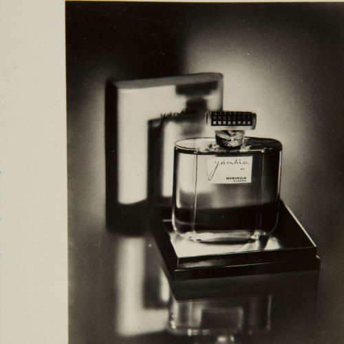 image for: Pere Català Pic - Fotografia publicitària per a Myrurgia. Colònia «Yánhia» - Cap a 1931