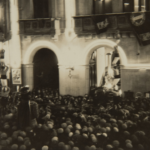 image for: Pere Català Pic - Sortida de Completes. Per primera vegada l&#039;objectiu fotogràfic ha pogut impressionar de nit tan bell espectacle - 1931