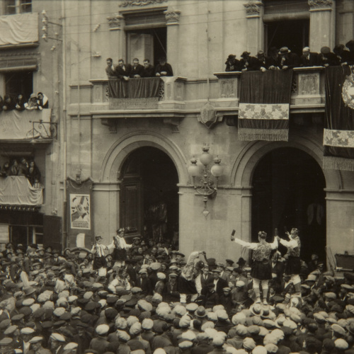 image for: Pere Català Pic - Els gegants, els gegants... La moixiganga. Belles representacions plàstiques de la Passió - 1931