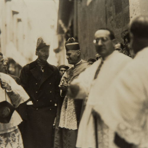 image for: Pere Català Pic - Els bisbes de Solsona i de La Seu d&#039;Urgell, el ministre de Treball i demés autoritats, dirigint-se a l&#039;Ofici Solemne - 1931