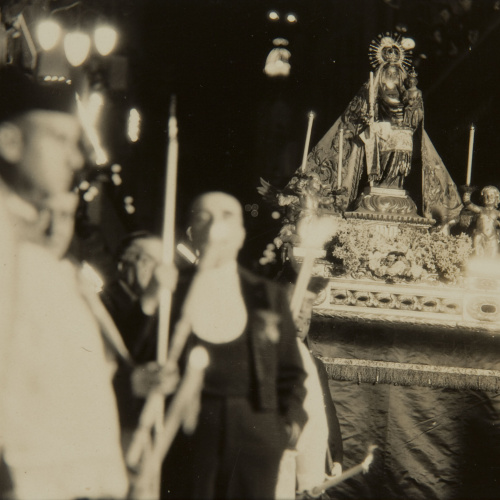 image for: Pere Català Pic - La processó es celebrà amb una pompa i seriositat com escau a la nostra patrona... - 1931
