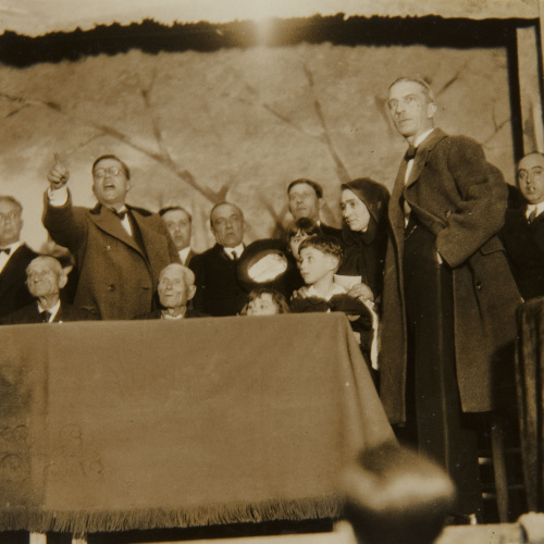 image for: Pere Català Pic - Societat Agrícola. El Sr. Marqués de Guad-el-Jelú premiant la virtut i el treball mostra com també entre el brogit de les festes es recompensa el mèrit - 1931