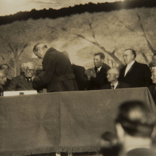 image for: Pere Català Pic - Societat Agrícola. El Sr. Marqués de Guad-el-Jelú premiant la virtut i el treball mostra com també entre el brogit de les festes es recompensa el mèrit - 1931