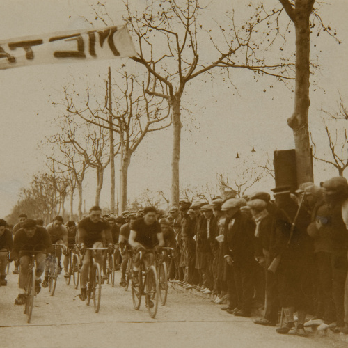 image for: Pere Català Pic - Carreres de bicicletes, atletisme, tir de colom... El vallenc és l&#039;home que treballa i que juga - 1931