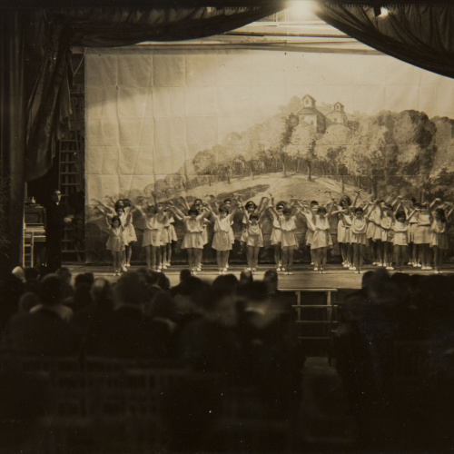 image for: Pere Català Pic - L&#039;Institut de Rítmica i Plàstica, la Banda Municipal, i l&#039;Orfeó Català donaren a les nostres festes la seva nota de bon gust - 1931