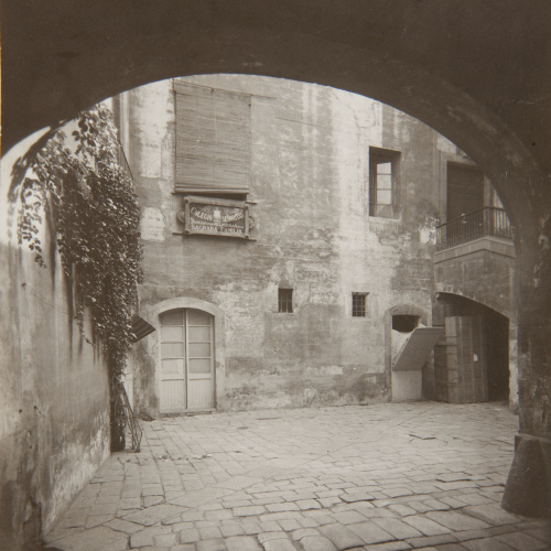 image for: Adolf Mas  - Pati de la casa núm. 6 de la Riera de Sant Joan - Anterior a 1911