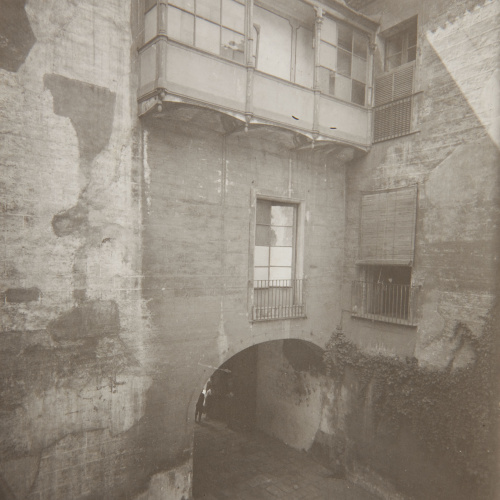 image for: Adolf Mas  - Interior del pati de la casa núm. 6 de la Riera de Sant Joan - Anterior a 1911