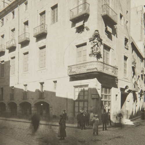 image for: Adolf Mas  - Cantonada de la casa de l&#039;Art Major de la Seda. Archs de Jonqueres. Sant Pere Més Alt - Anterior a 1911