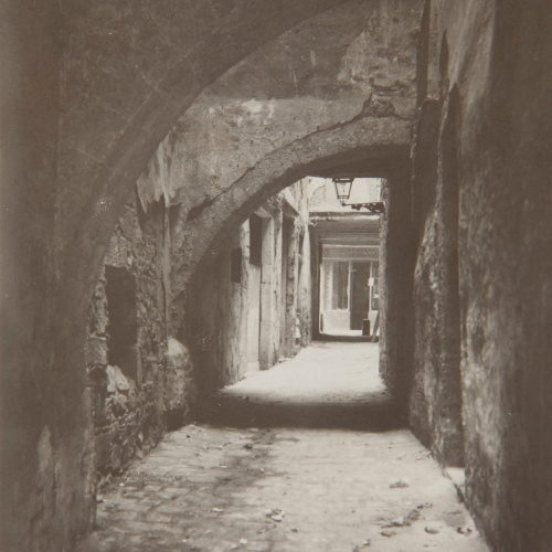 image for: Adolf Mas  - Carrer de les Tres Voltes - Anterior a 1911