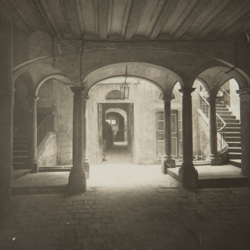 image for: Adolf Mas  - Sense títol [Pati interior] - Anterior a 1911