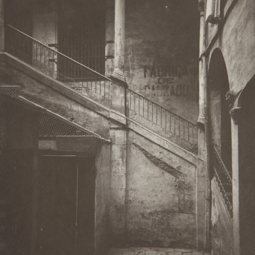 image for: Adolf Mas  - Pati de la casa núm. 40 del carrer dels Mercaders - Anterior a 1911
