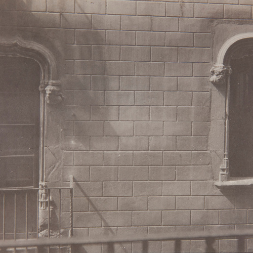 image for: Adolf Mas  - Balcó i finestra de la casa núm. 1 del carrer de Sant Pere Més Alt - Anterior a 1911