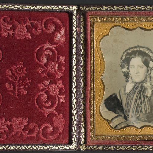 image for: Anònim - Retrat de dona amb barret - Entre 1839-1860