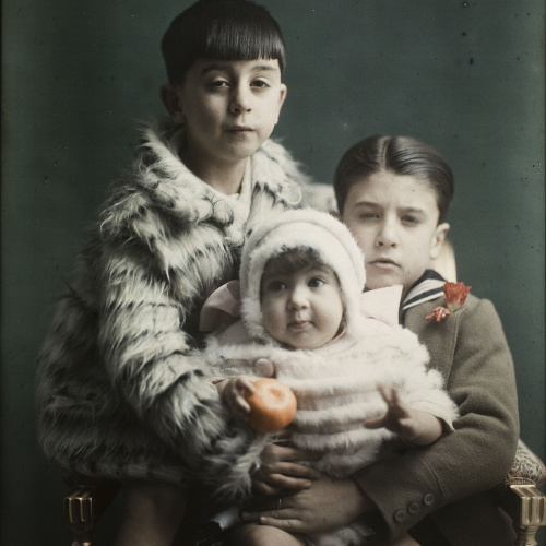 image for: Francesc Carrera Bou - Retrat d&#039;Albert, Maria Lluïsa i Joaquim Carrera Faura, néts de l&#039;artista - Cap a 1925