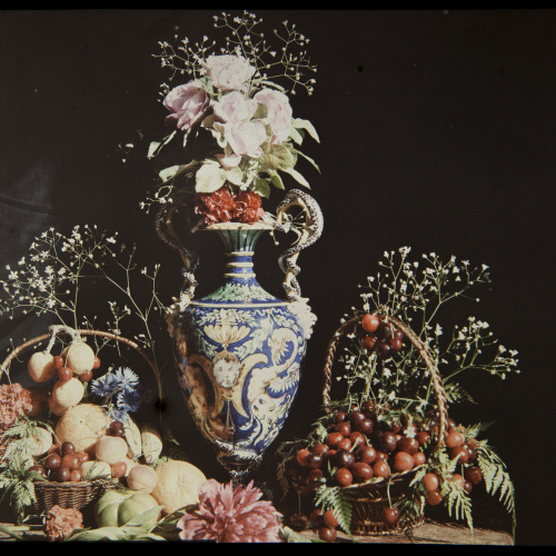 image for: Francesc Carrera Bou - Natura morta amb gerro, flors, cistells i fruita - Cap a 1922-1926