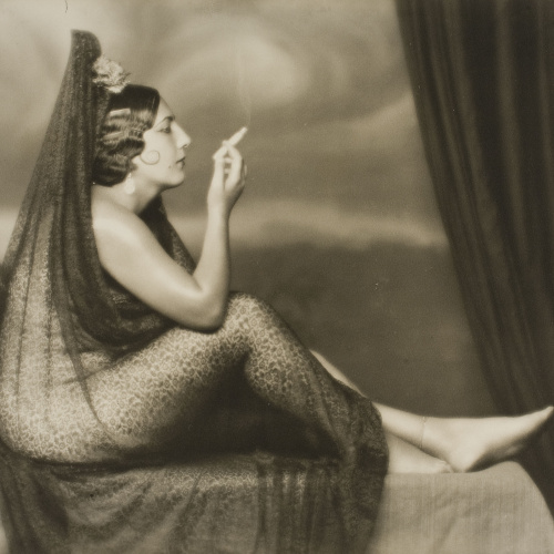 image for: Josep Masana - Sense títol [Maja fumant] - Entre 1920-1940