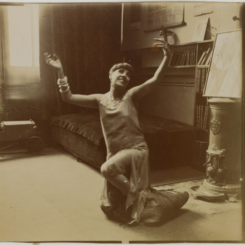 image for: Emili Vilà  - Fotografia model per a cartell - 1921