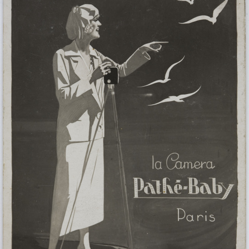 image for: Emili Vilà  - Fotografia model per al cartell «Pathé-Baby» - Entre 1920-1925