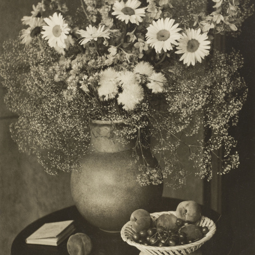 image for: Otho Lloyd - Natura morta - Cap a 1945