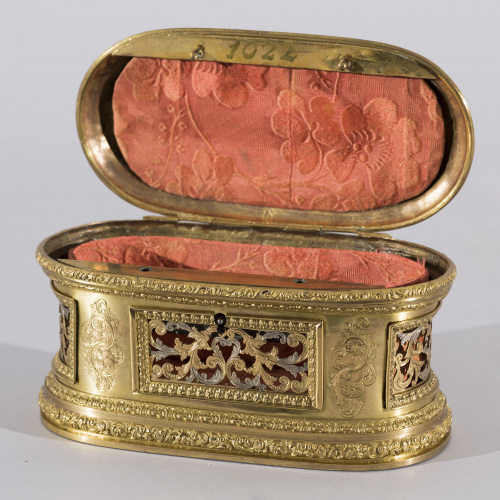 image for: Anònim - Arqueta daurada amb medalló d&#039;esmalt amb retrat femení - Segle XVIII [1]