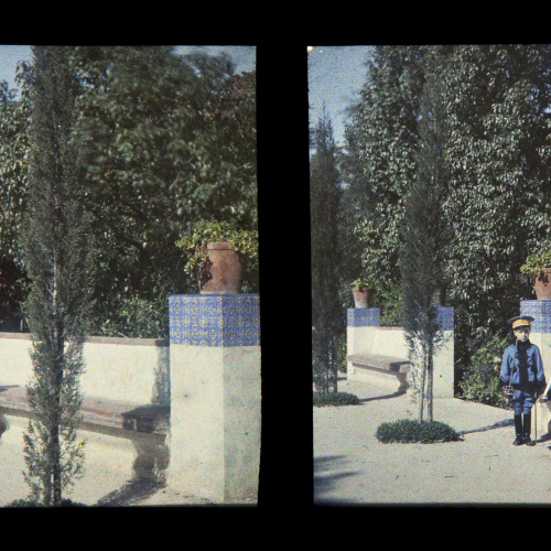 image for: Francesc Carrera Bou - Nens vestits de militars en un jardí - Cap a 1926